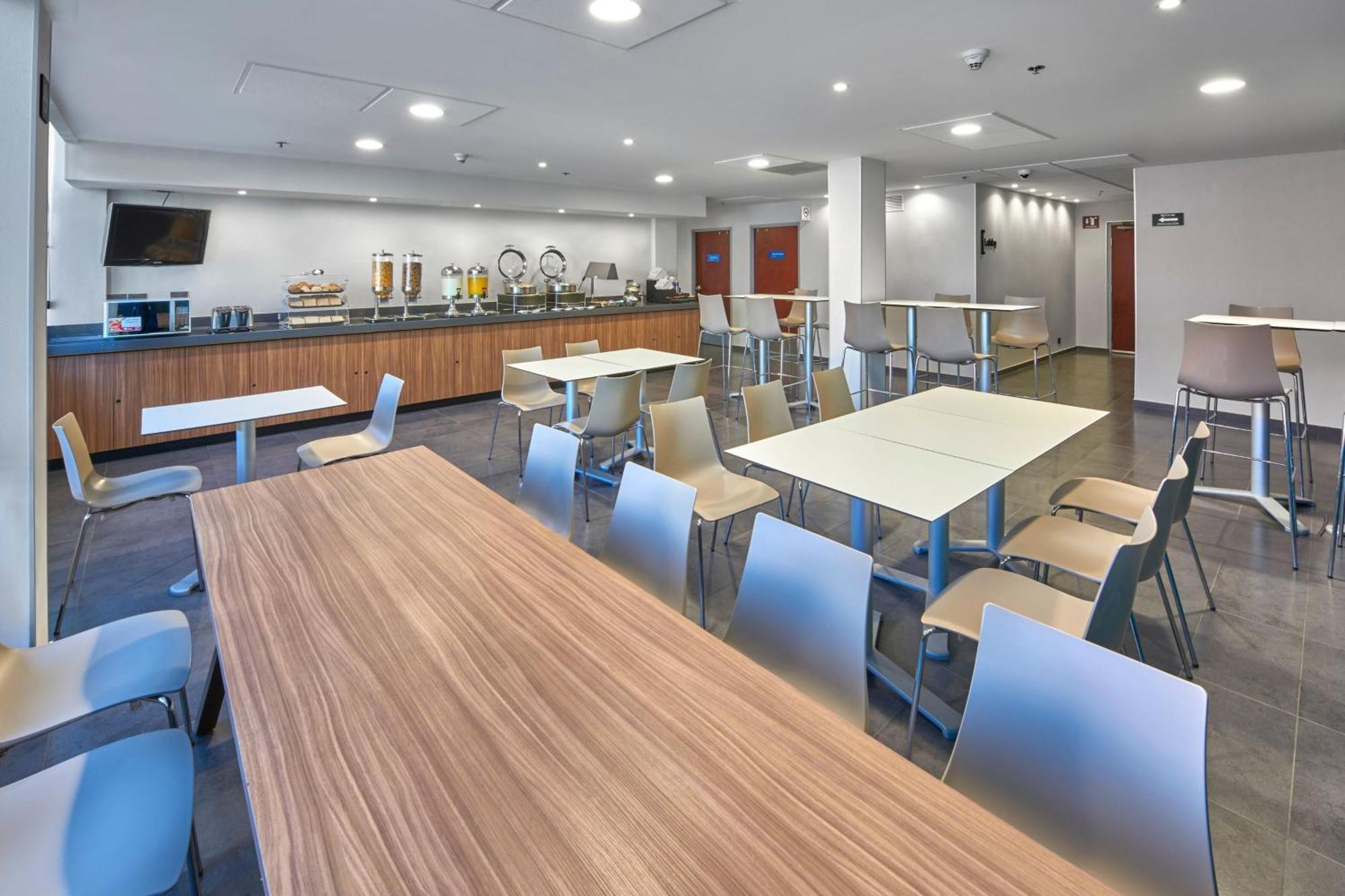 特皮克城市快捷酒店 外观 照片